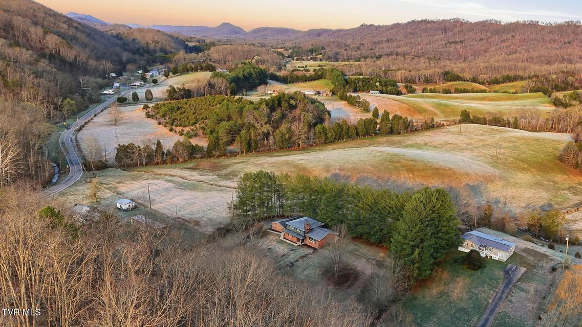 Photo #32: 4030 Reservoir Road