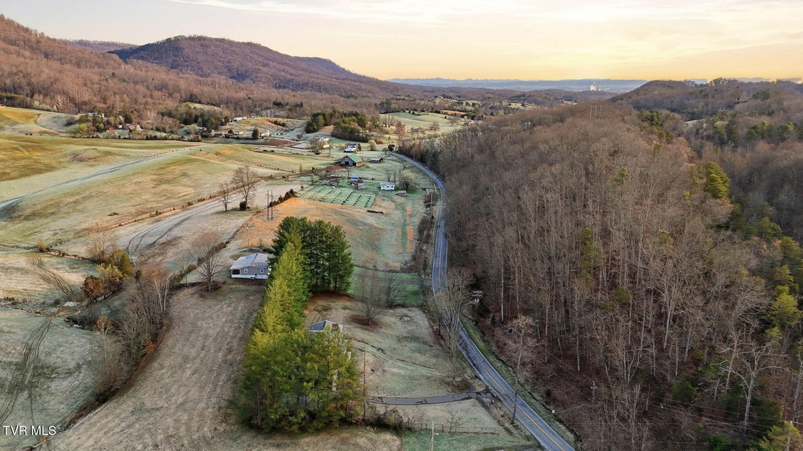 Photo #34: 4030 Reservoir Road