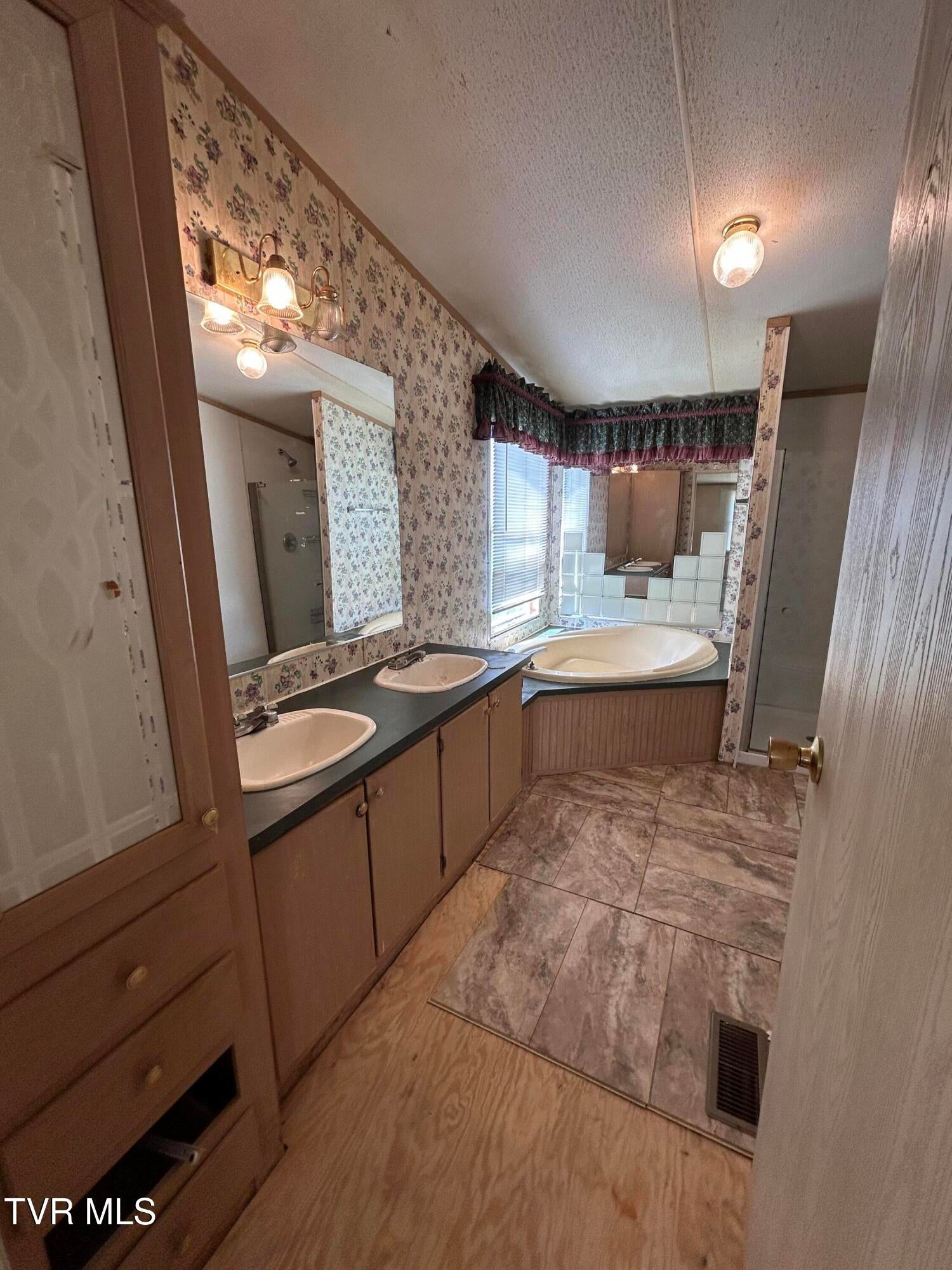 Photo #22: 1861 Corby Bridge Road