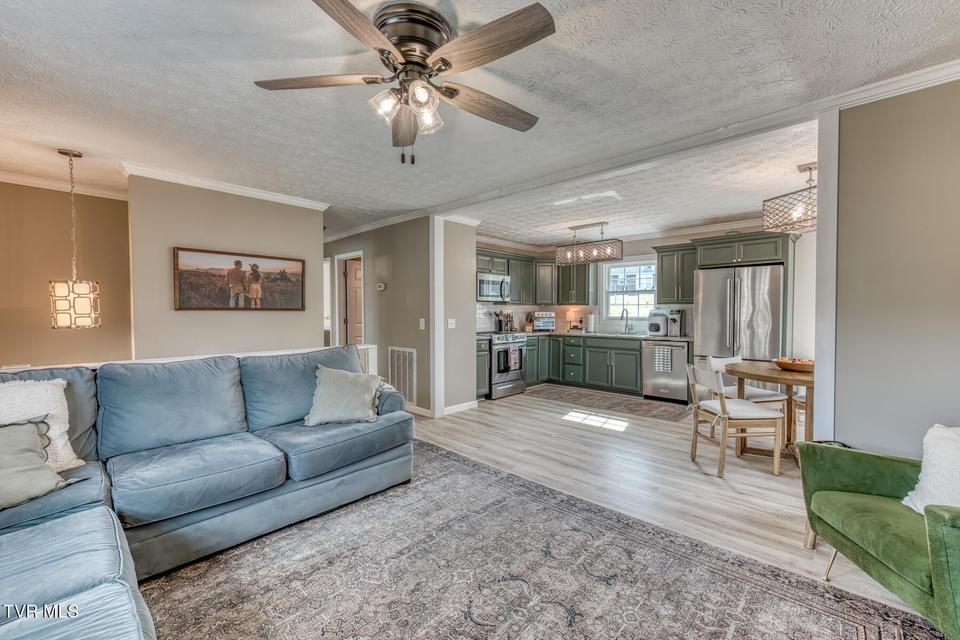 Photo #4: 328 Kings Road