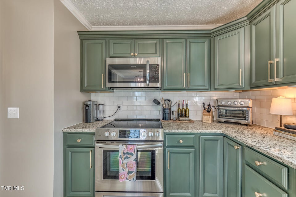 Photo #9: 328 Kings Road