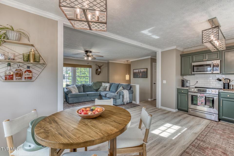 Photo #11: 328 Kings Road