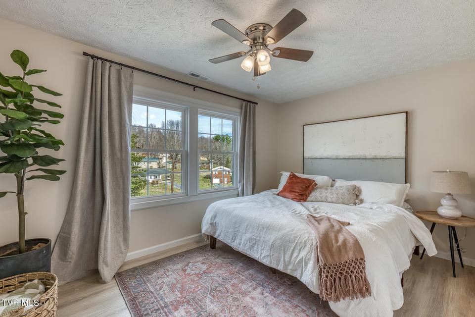 Photo #16: 328 Kings Road