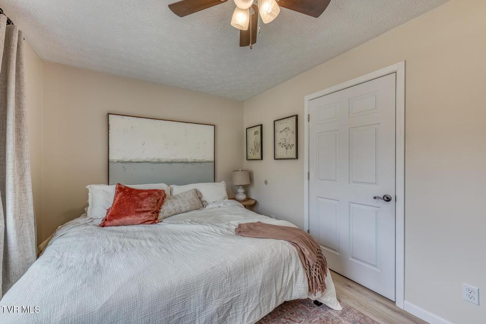 Photo #17: 328 Kings Road