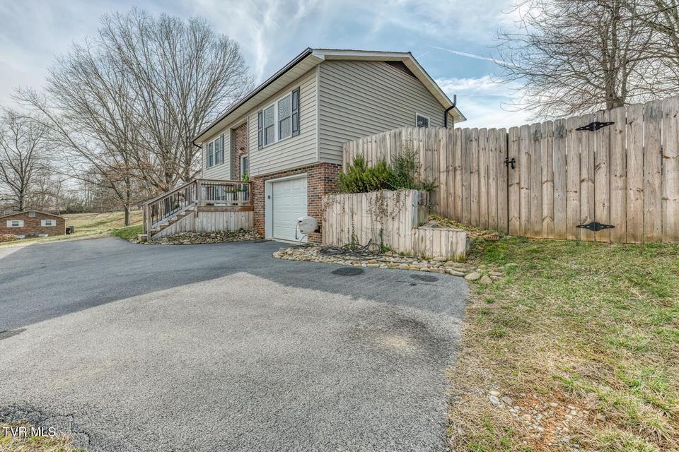 Photo #27: 328 Kings Road