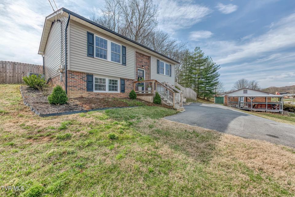 Photo #28: 328 Kings Road