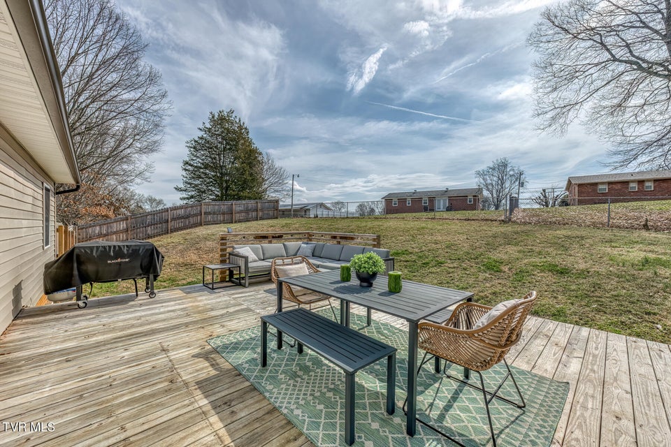 Photo #36: 328 Kings Road