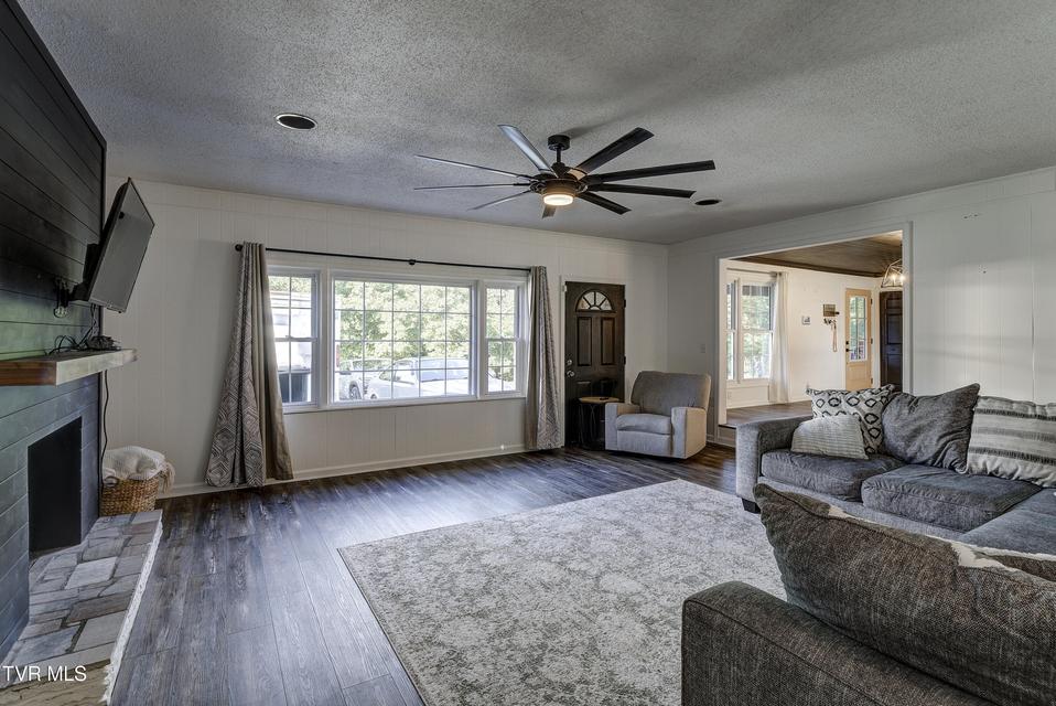 Photo #17: 110 Hopeville Avenue