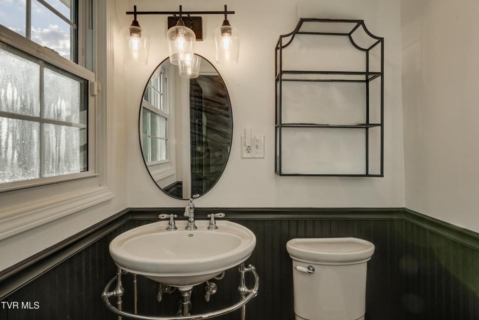 Photo #36: 110 Hopeville Avenue