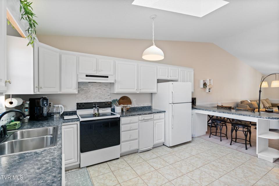 Photo #25: 101 Crestview Drive