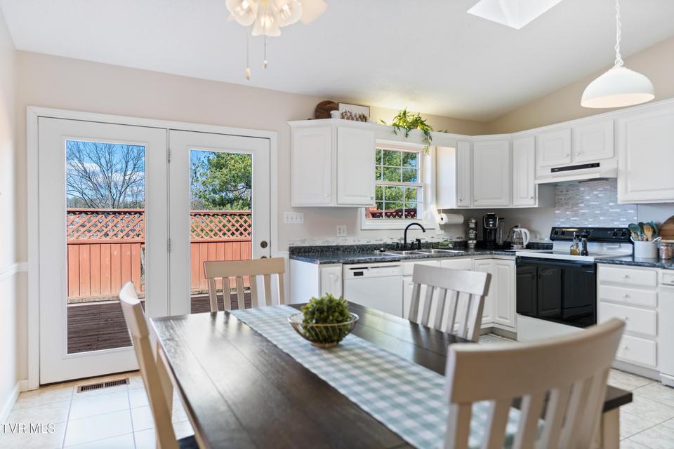 Photo #28: 101 Crestview Drive