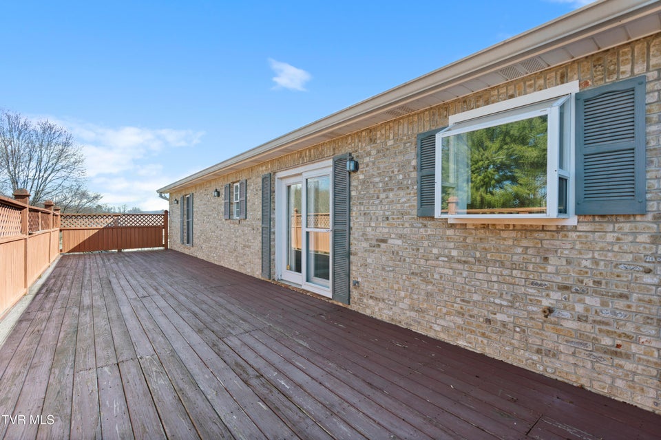 Photo #34: 101 Crestview Drive