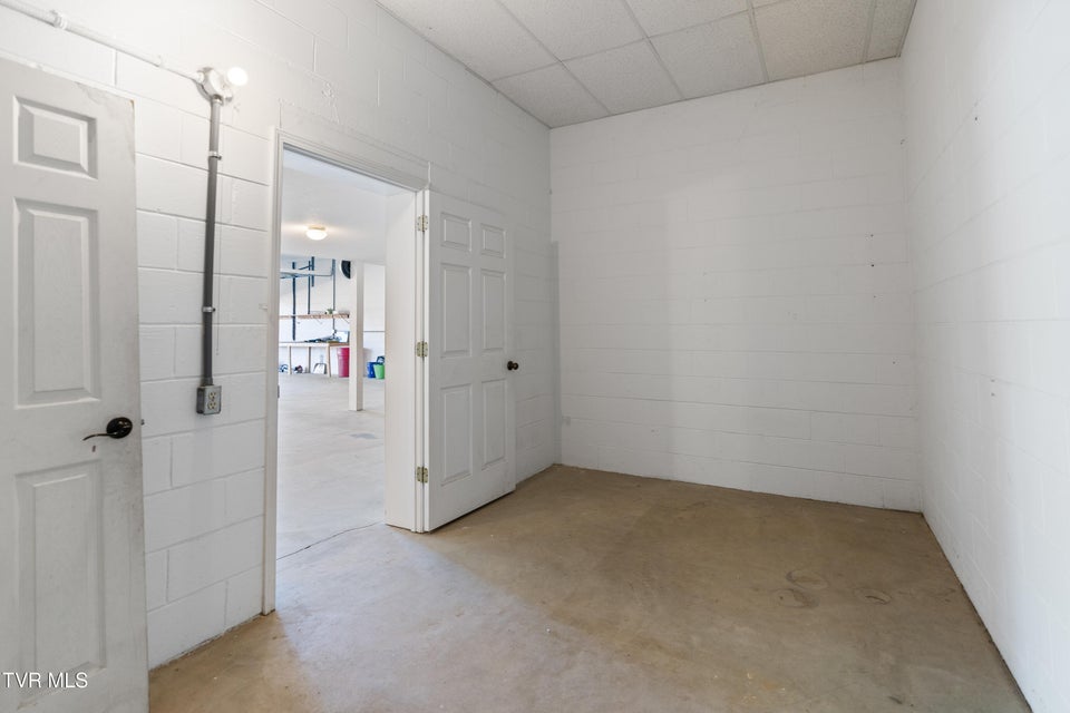 Photo #66: 101 Crestview Drive