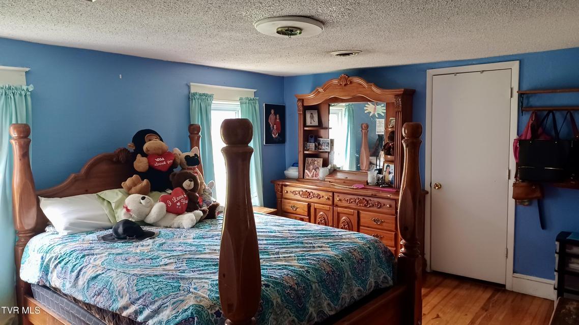 Photo #35: 1411 Island Road