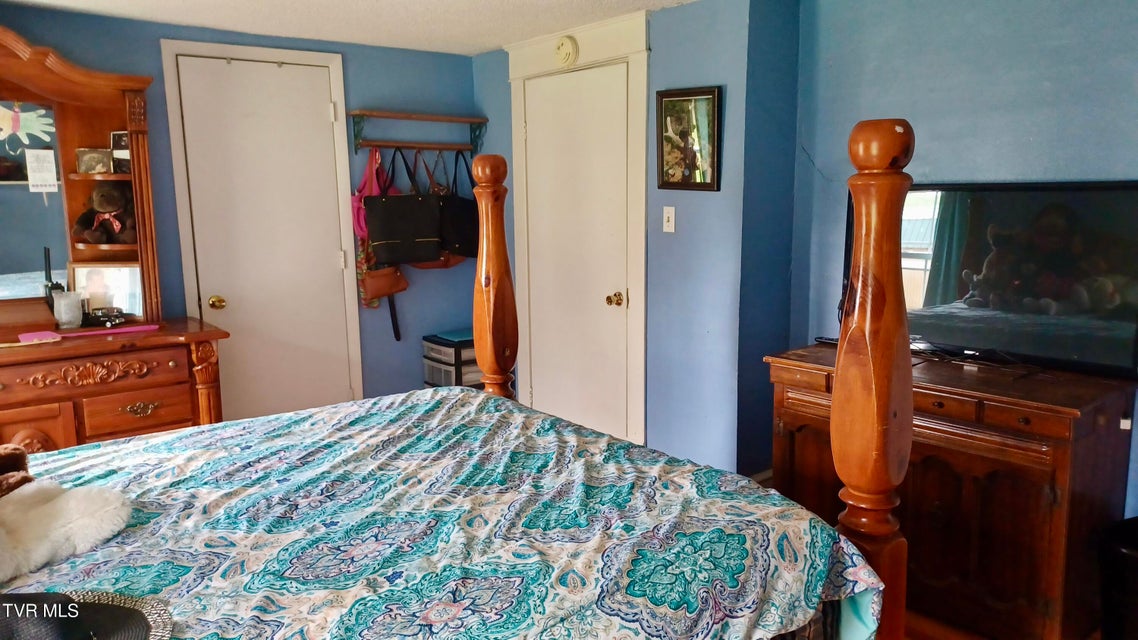 Photo #36: 1411 Island Road