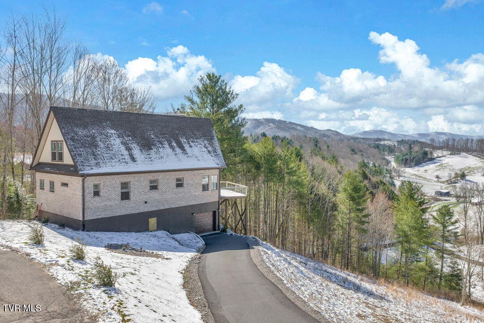 Photo #3: 550 Ridgeview Drive