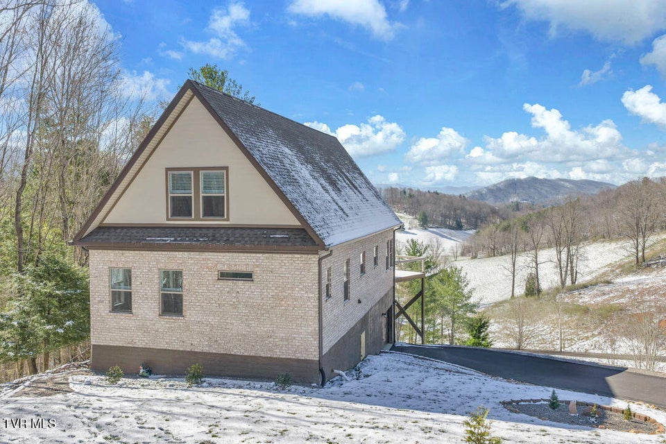 Photo #4: 550 Ridgeview Drive