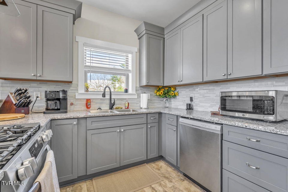 Photo #16: 550 Ridgeview Drive