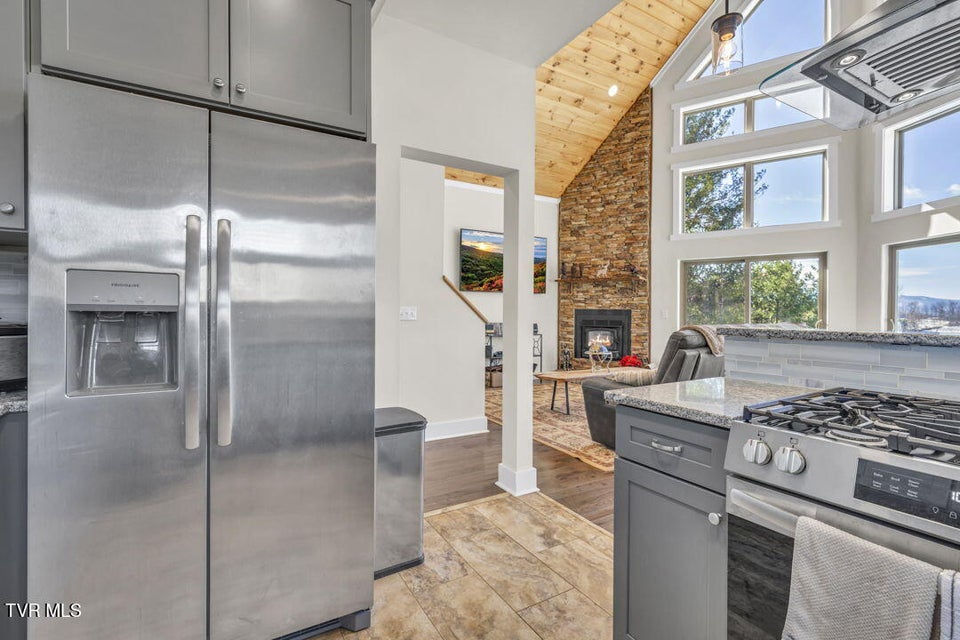 Photo #17: 550 Ridgeview Drive