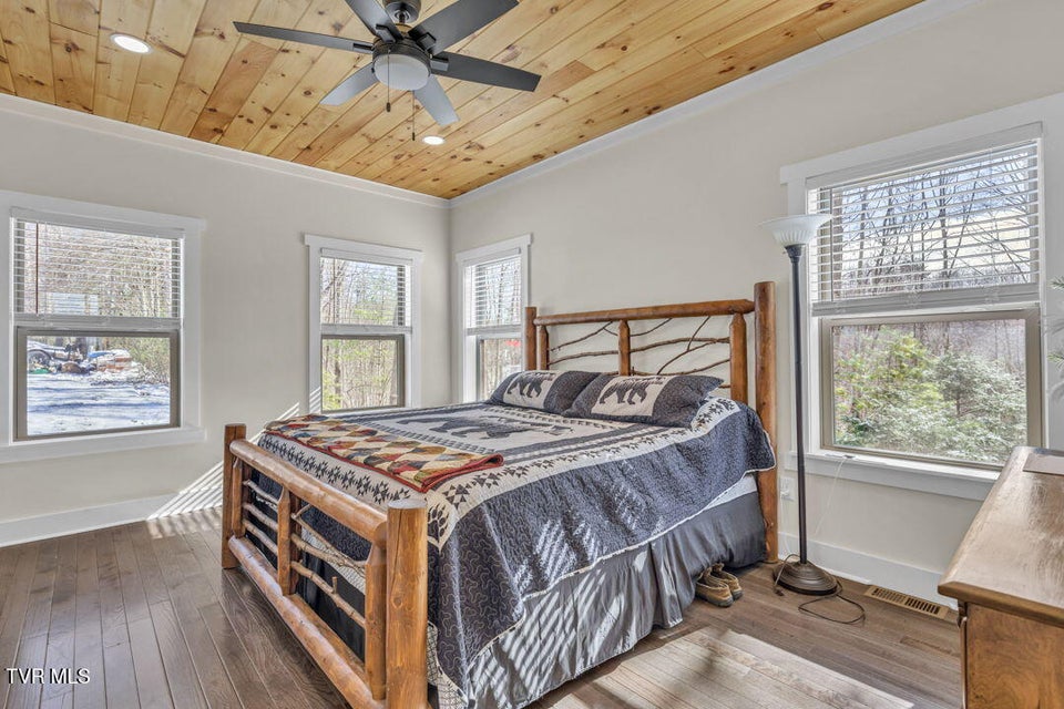 Photo #22: 550 Ridgeview Drive