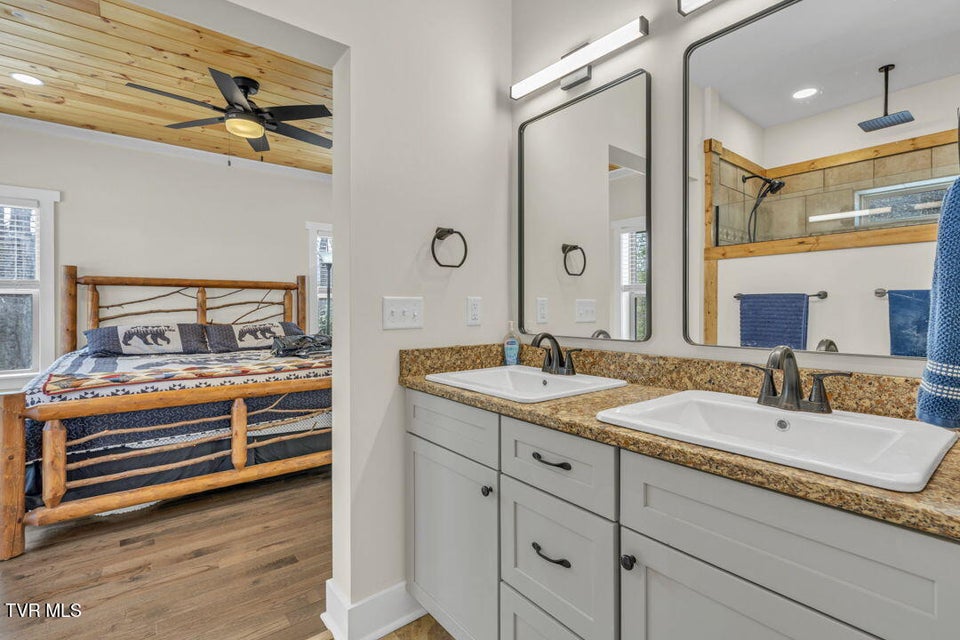 Photo #26: 550 Ridgeview Drive