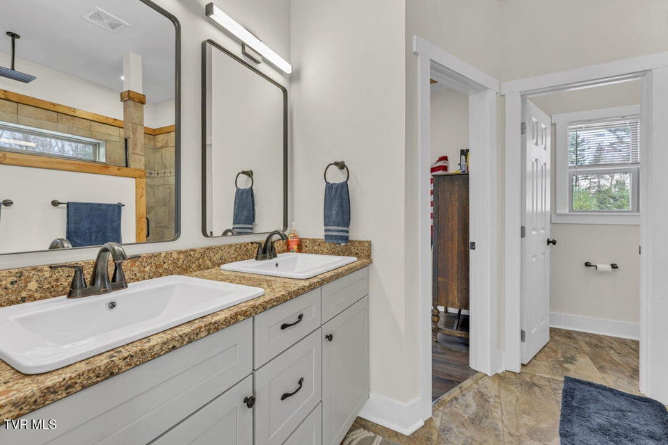 Photo #27: 550 Ridgeview Drive