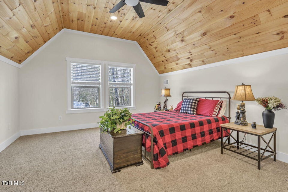 Photo #35: 550 Ridgeview Drive