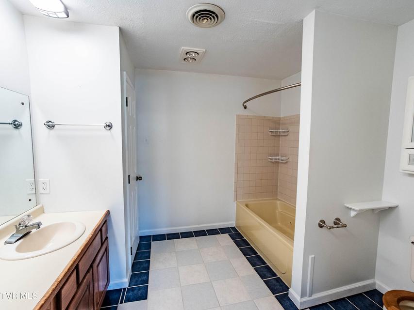 Photo #26: 802 Locust Street