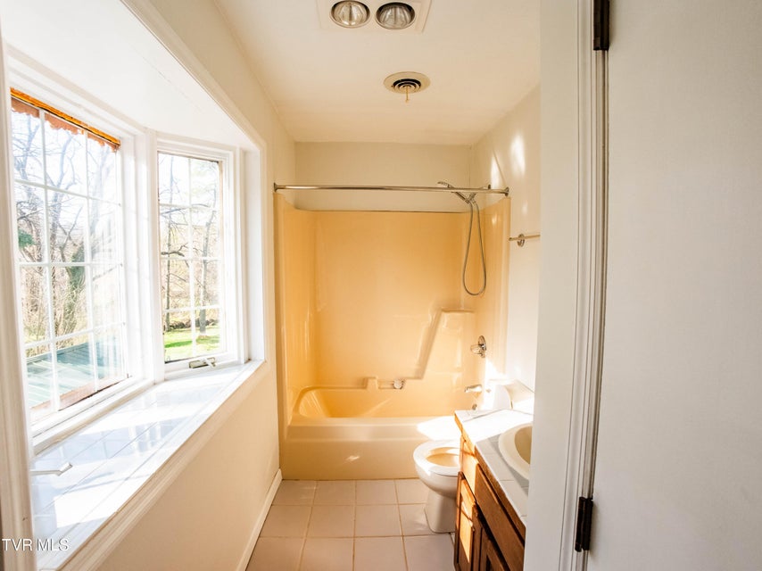 Photo #32: 802 Locust Street