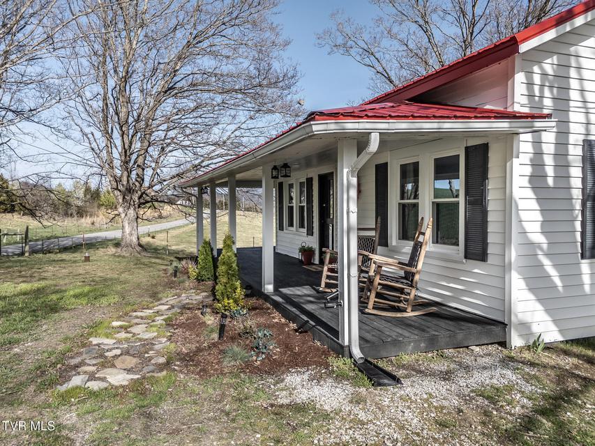 Photo #5: 645 Garrett Hill Road