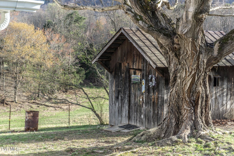 Photo #58: 645 Garrett Hill Road