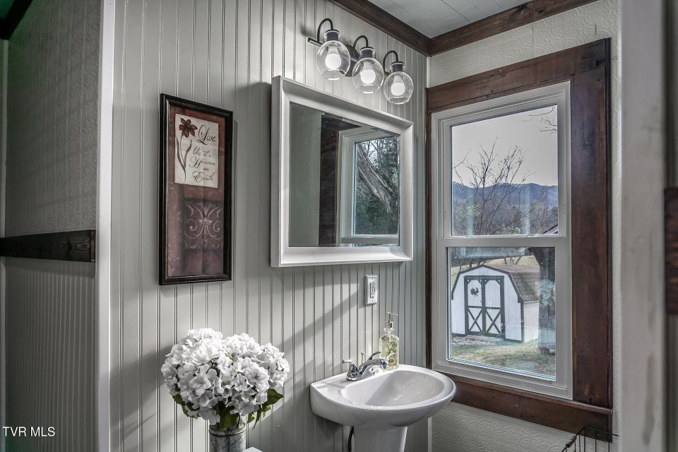 Photo #27: 645 Garrett Hill Road