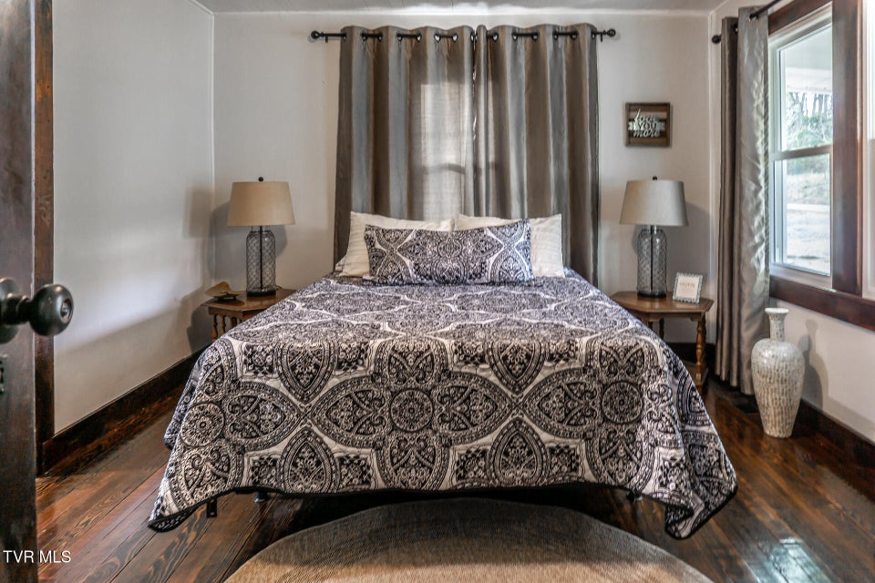 Photo #22: 645 Garrett Hill Road