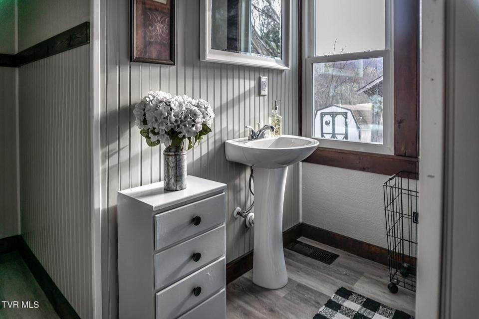 Photo #26: 645 Garrett Hill Road