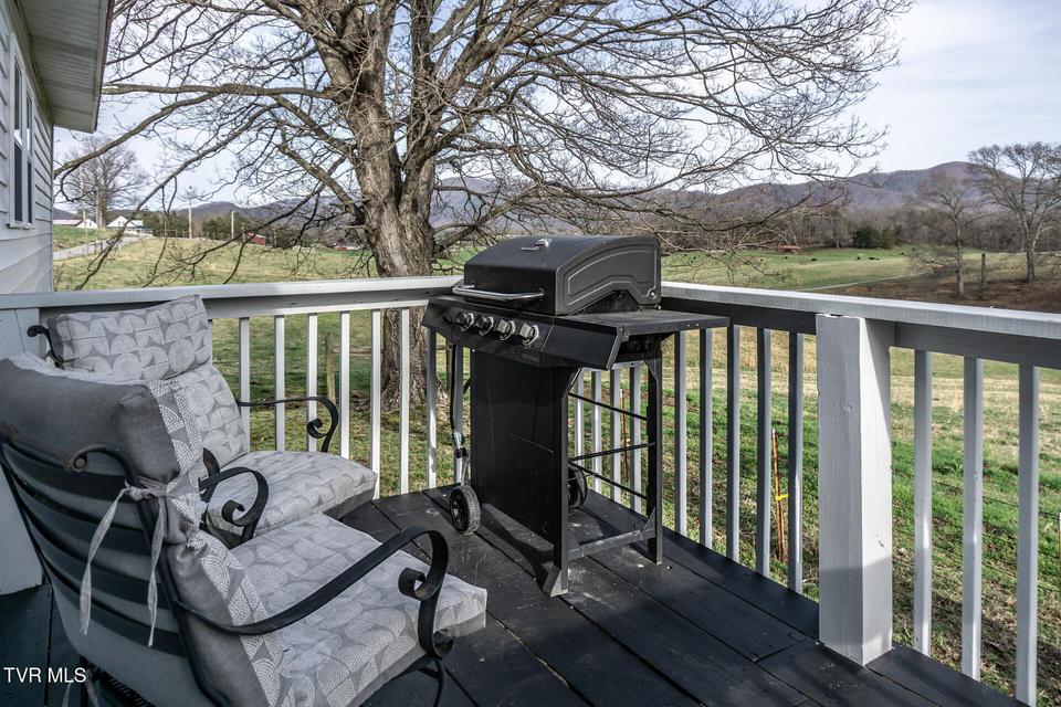 Photo #39: 645 Garrett Hill Road