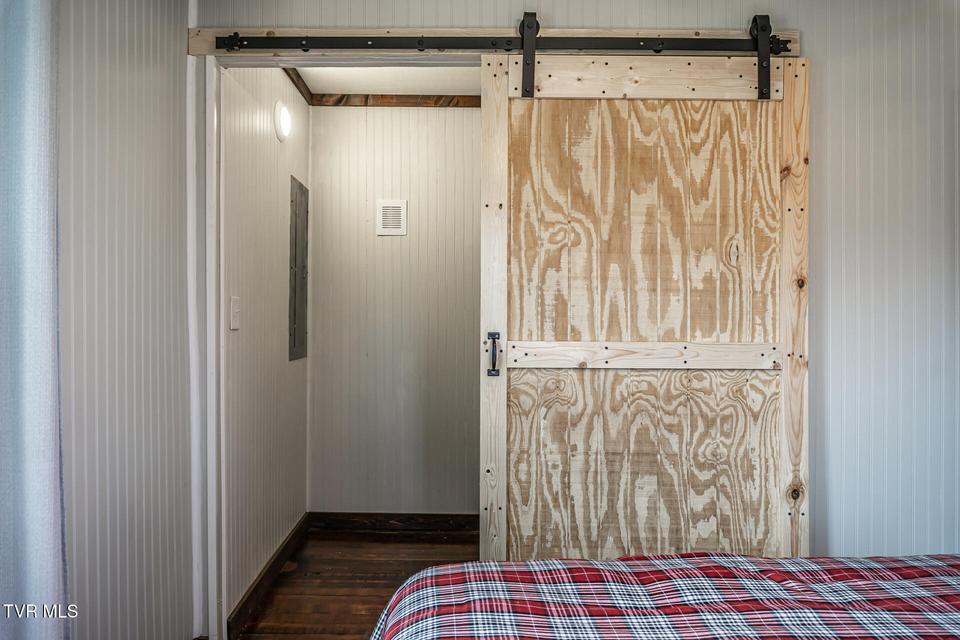 Photo #33: 645 Garrett Hill Road