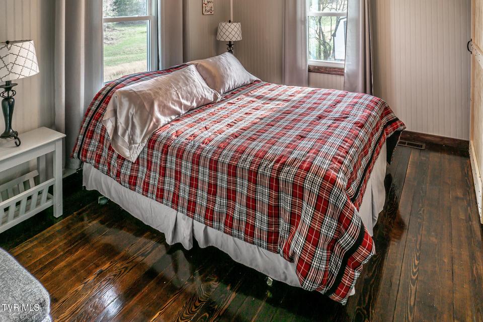 Photo #31: 645 Garrett Hill Road