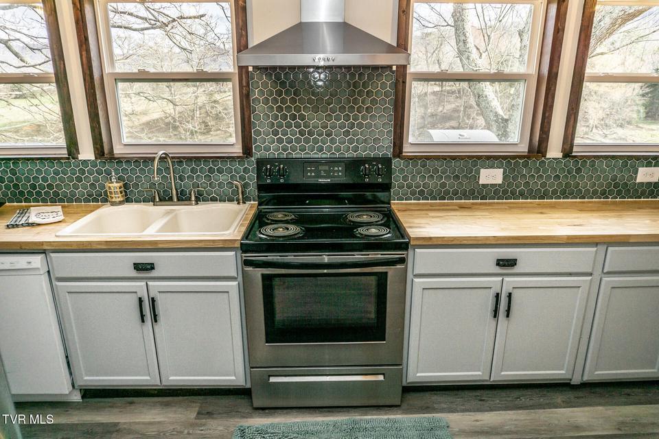 Photo #18: 645 Garrett Hill Road