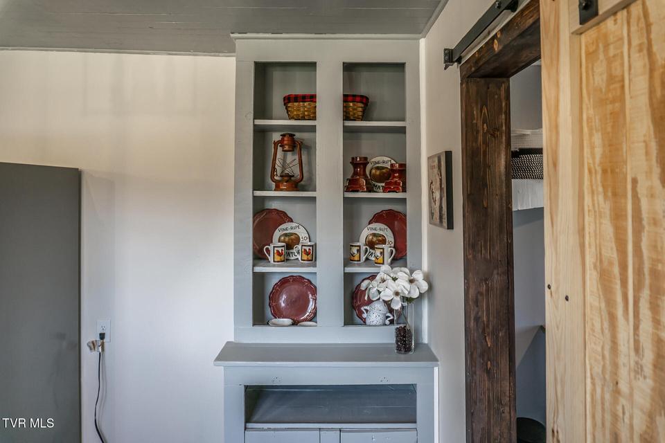 Photo #16: 645 Garrett Hill Road