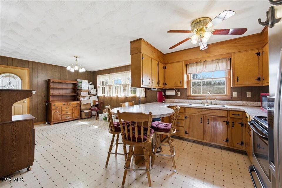 Photo #8: 533 Monte Vista Drive