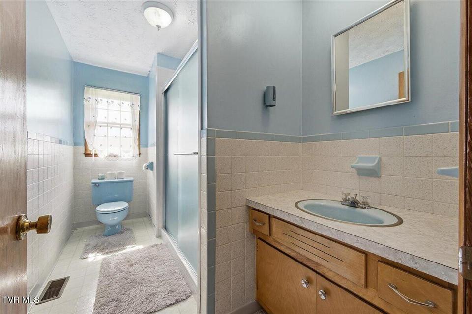 Photo #15: 533 Monte Vista Drive