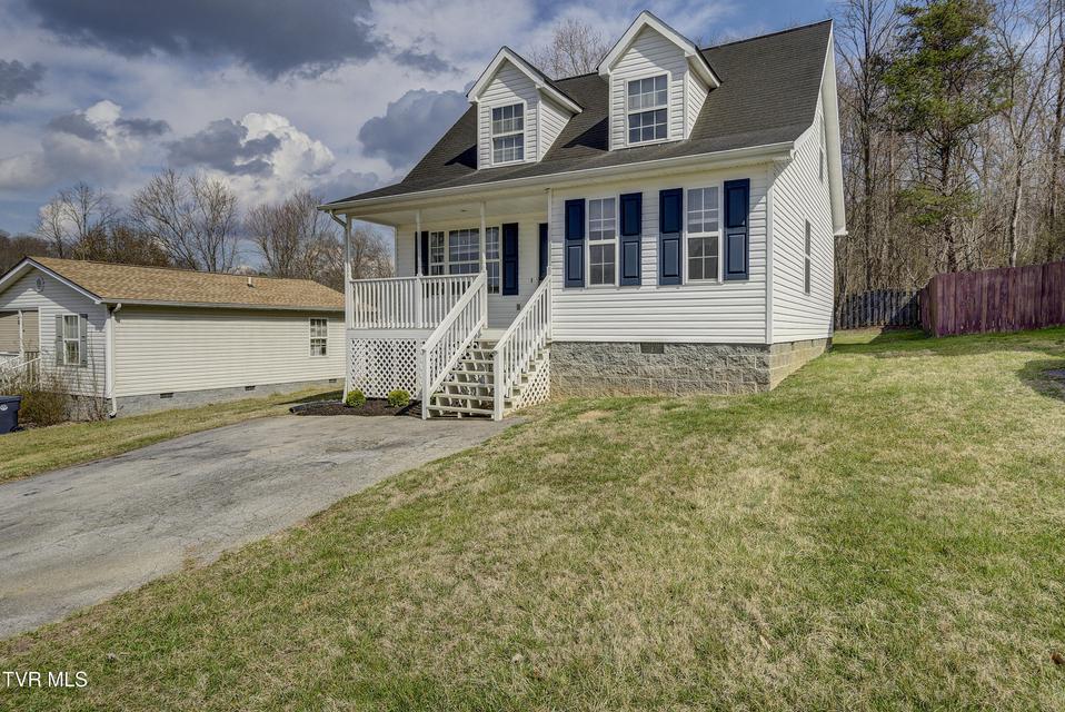 Photo #2: 121 Saint James Place