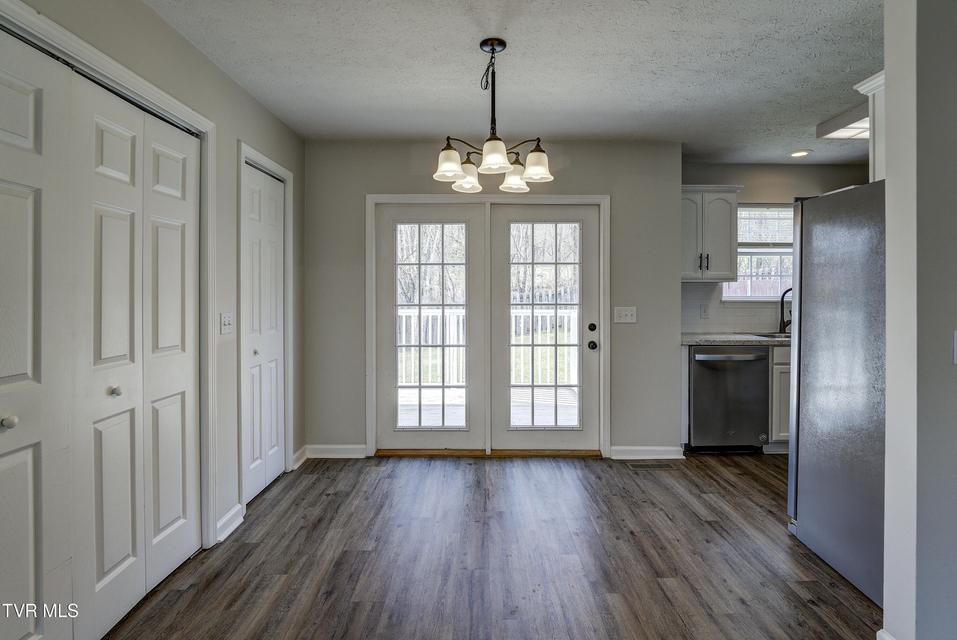 Photo #10: 121 Saint James Place