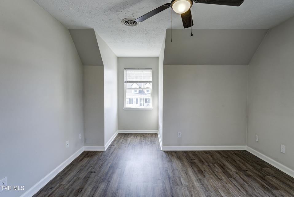 Photo #31: 121 Saint James Place