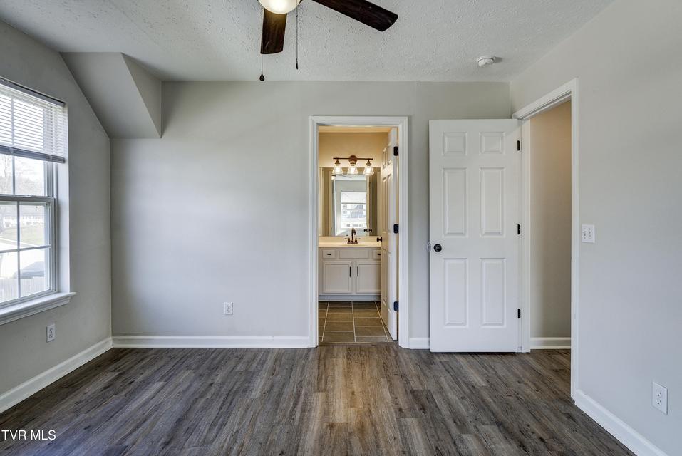 Photo #32: 121 Saint James Place