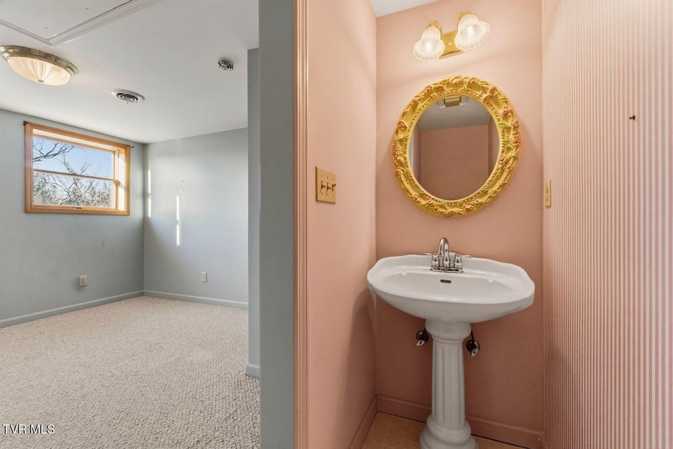 Photo #40: 449 Chuckey Overlook 