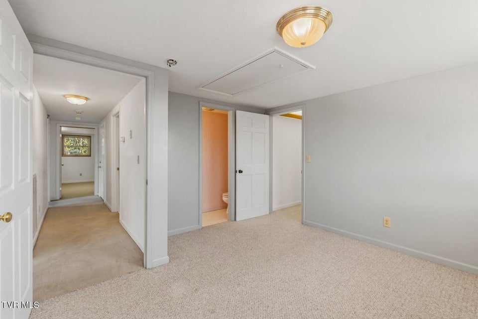 Photo #32: 449 Chuckey Overlook 