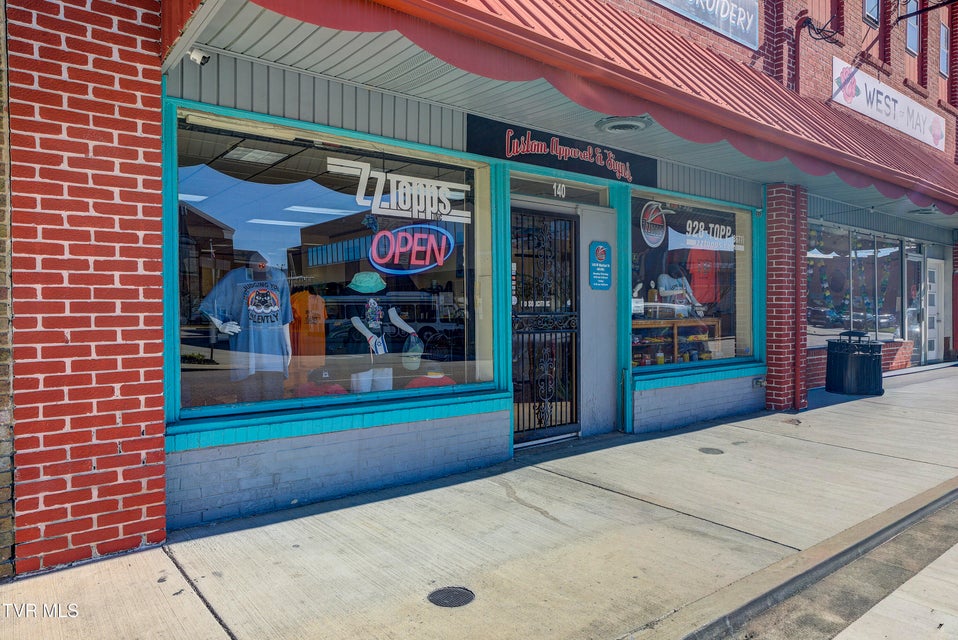 Photo #3: 140 Market Street