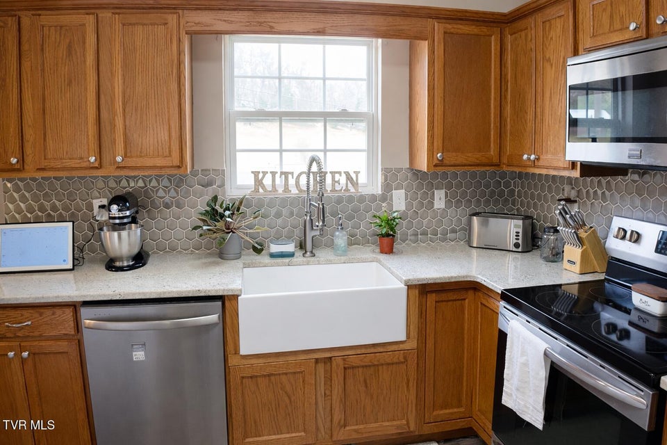 Photo #5: 408 Fondulac Drive