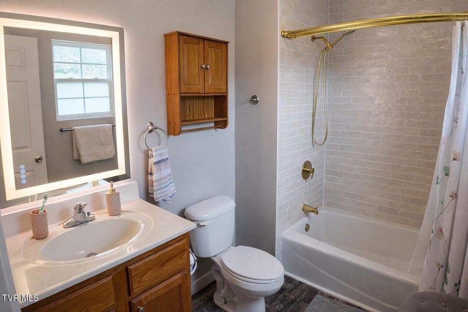 Photo #11: 408 Fondulac Drive